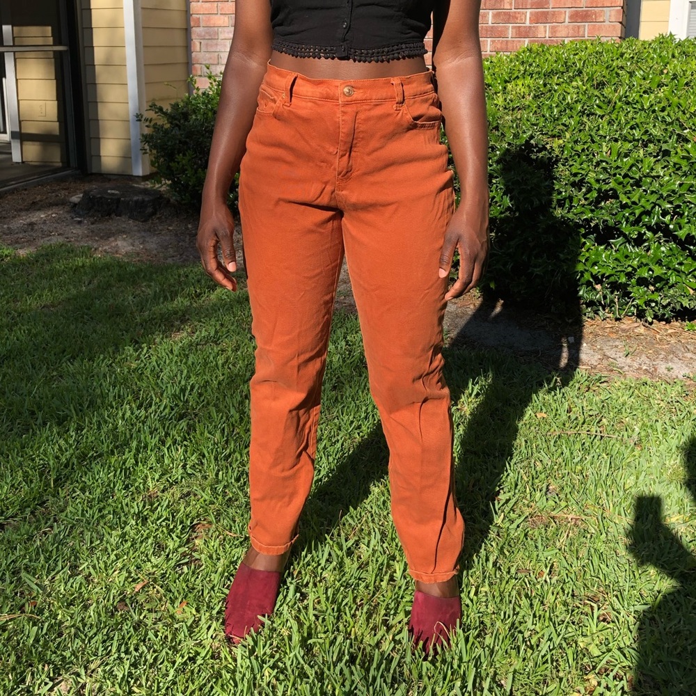 Very comfortable and stylish brown jeans.